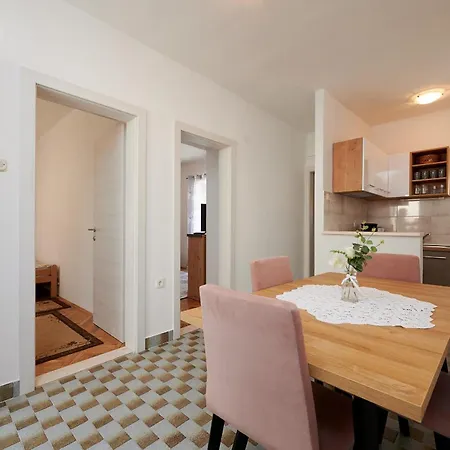 With A Parking Space - 22635 Daire